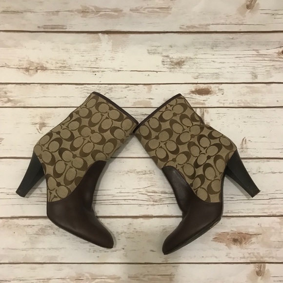 Coach boots 😍😍 - Picture 2 of 6